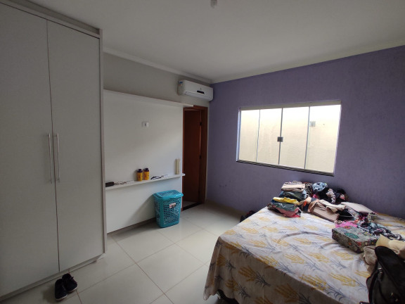 Imagem Imóvel com 
            	3             Quartos à Venda, 275 m² em 
            	Jardim Canedo 1             - 
            	Senador Canedo            