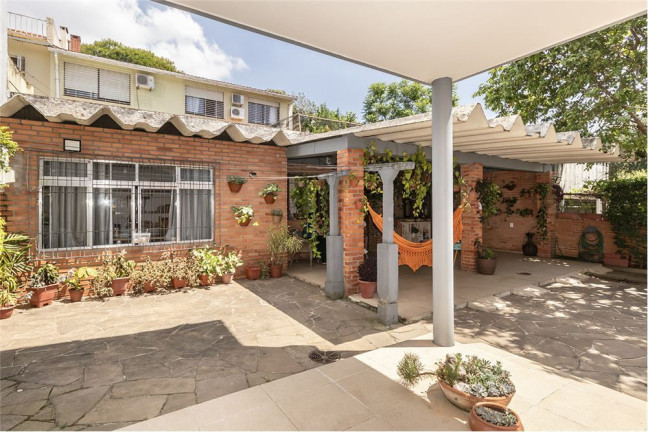 Imagem Casa com 4 Quartos à Venda, 250 m² em Três Figueiras - Porto Alegre Imagem Casa com 4 Quartos à Venda, 250 m² em Três Figueiras - Porto Alegre