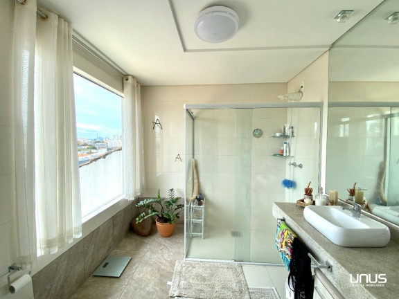 Imagem Casa com 3 Quartos à Venda, 300 m² em Estreito - Florianópolis