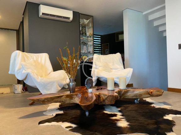 Imagem Casa com 3 Quartos à Venda, 671 m² em América - Joinville