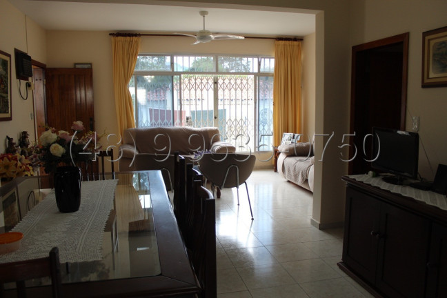 Imagem Casa com 3 Quartos à Venda, 360 m² em Trindade - Florianópolis