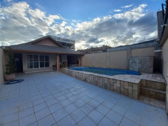 Casa com 4 Quartos à Venda,  em Praia Grande
