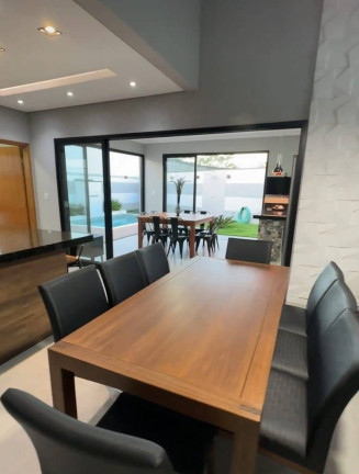 Imagem Casa com 3 Quartos à Venda, 350 m² em Taubaté Imagem Casa com 3 Quartos à Venda, 350 m² em Taubaté