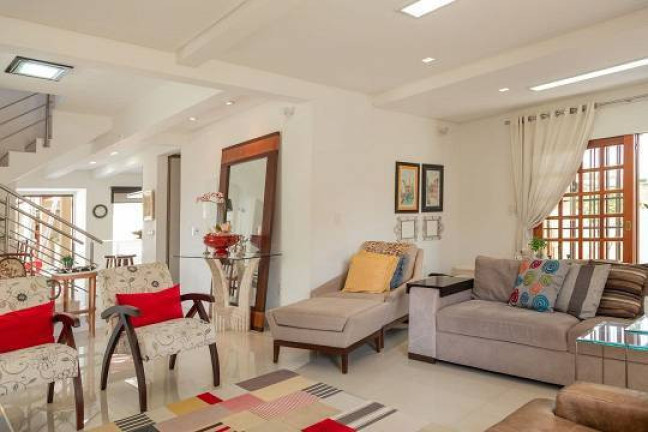 Casa com 4 Quartos para Alugar, 280 m² em Jurerê Internacional - Florianópolis