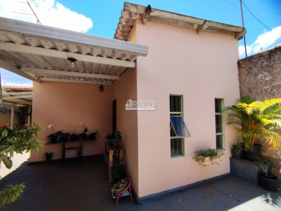 Imagem Casa com 2 Quartos à Venda, 380 m² em Fabrício - Uberaba Imagem Casa com 2 Quartos à Venda, 380 m² em Fabrício - Uberaba