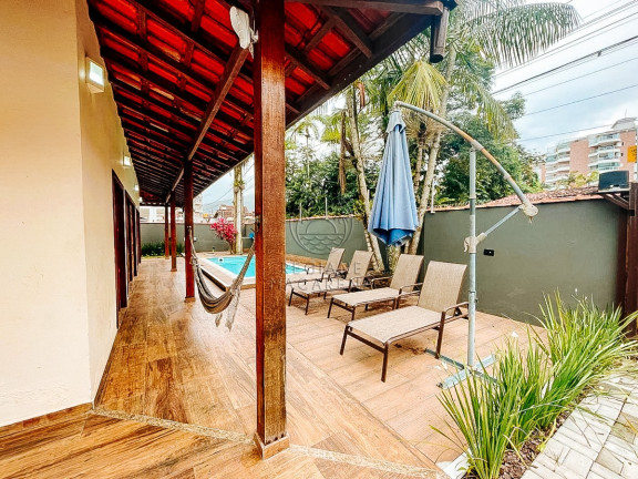 Casa com 5 Quartos à Venda, 200 m² em Acaraú - Ubatuba