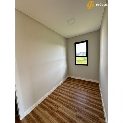 Imagem Casa com 4 Quartos à Venda, 265 m² em Caledônia - Camboriú Imagem Casa com 4 Quartos à Venda, 265 m² em Caledônia - Camboriú