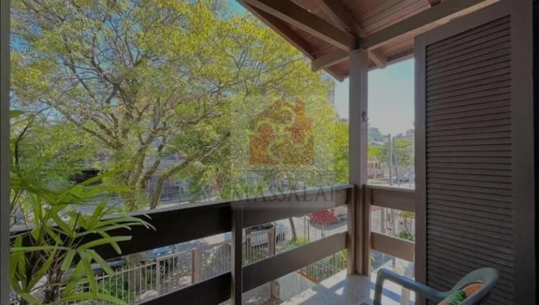 Imagem Casa com 3 Quartos à Venda, 178 m² em Santana - Porto Alegre Imagem Casa com 3 Quartos à Venda, 178 m² em Santana - Porto Alegre