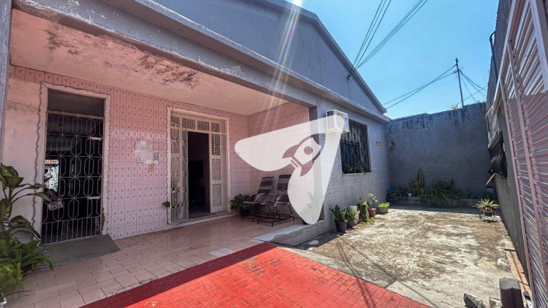 Casa com 3 Quartos à Venda, 330 m² em José Bonifácio - Fortaleza