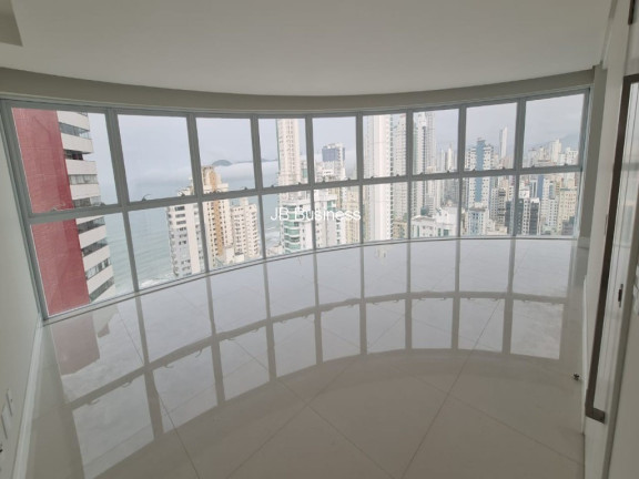 Imagem Imóvel com 4 Quartos à Venda, 131 m² em Centro - Balneário Camboriú Imagem Imóvel com 4 Quartos à Venda, 131 m² em Centro - Balneário Camboriú