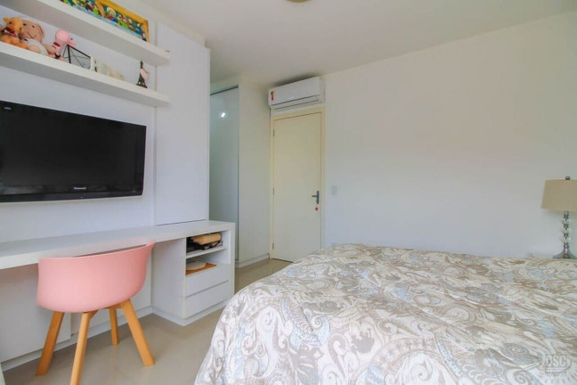 Imagem Imóvel com 3 Quartos à Venda, em Hípica - Porto Alegre Imagem Imóvel com 3 Quartos à Venda, em Hípica - Porto Alegre