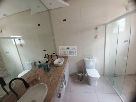 Imagem Casa com 3 Quartos à Venda, 300 m²