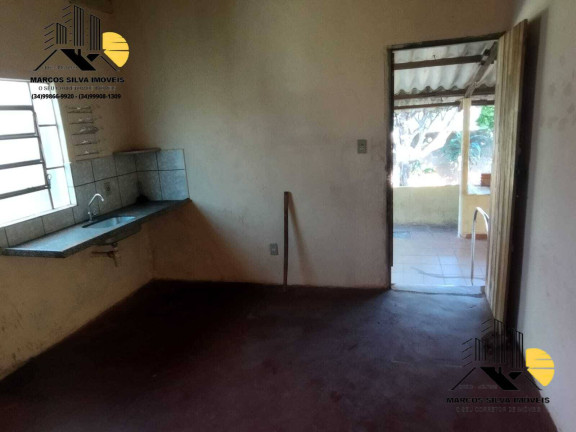 Imagem Casa com 3 Quartos à Venda, 300 m² em Segismundo Pereira - Uberlândia Imagem Casa com 3 Quartos à Venda, 300 m² em Segismundo Pereira - Uberlândia