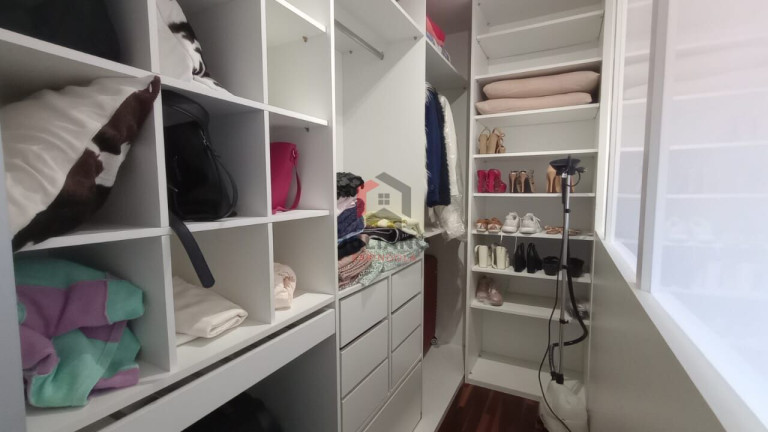 Imagem Casa com 4 Quartos à Venda, 198 m² em Jardim Itu - Porto Alegre Imagem Casa com 4 Quartos à Venda, 198 m² em Jardim Itu - Porto Alegre