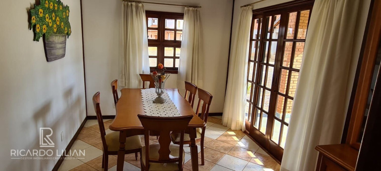 Imagem Sobrado com 4 Quartos à Venda, 135 m² em Centro - Campos Do Jordão Imagem Sobrado com 4 Quartos à Venda, 135 m² em Centro - Campos Do Jordão