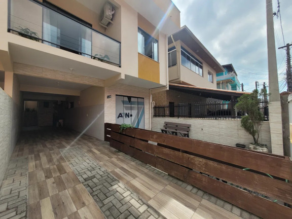 Imagem Casa com 3 Quartos à Venda, 150 m² em Municípios - Balneário Camboriú Imagem Casa com 3 Quartos à Venda, 150 m² em Municípios - Balneário Camboriú