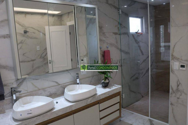 Imagem Casa com 6 Quartos à Venda, 435 m² em Uberaba - Curitiba Imagem Casa com 6 Quartos à Venda, 435 m² em Uberaba - Curitiba