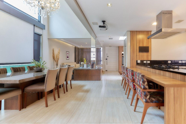 Imagem Casa com 2 Quartos à Venda, 297 m² em Pinheirinho - Curitiba Imagem Casa com 2 Quartos à Venda, 297 m² em Pinheirinho - Curitiba
