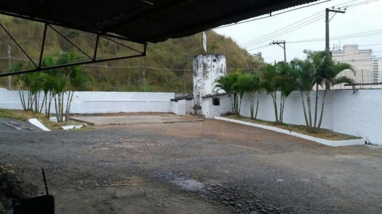Terreno à Venda, 1.300 m² em Centro - Barra Mansa