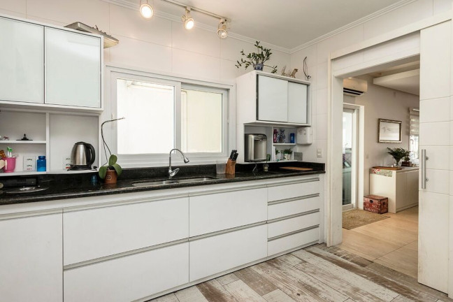 Imagem Casa com 3 Quartos à Venda, 300 m² em Jardim Lindóia - Porto Alegre Imagem Casa com 3 Quartos à Venda, 300 m² em Jardim Lindóia - Porto Alegre