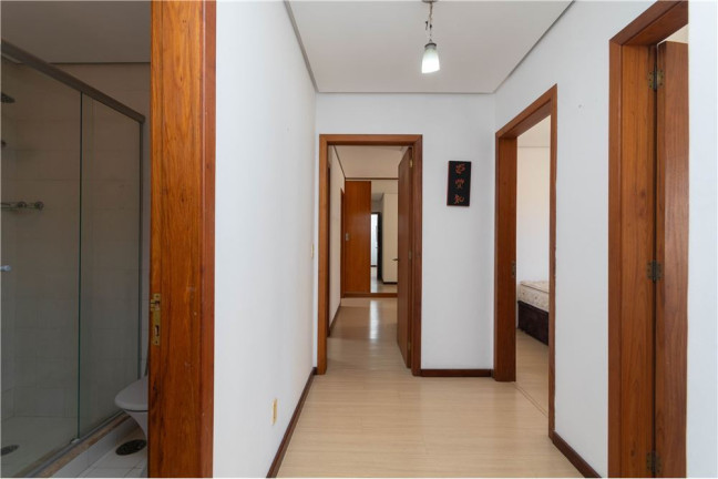 Imagem Imóvel com 3 Quartos à Venda, em Moinhos De Vento - Porto Alegre Imagem Imóvel com 3 Quartos à Venda, em Moinhos De Vento - Porto Alegre