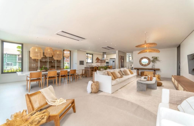 Imagem Casa com 5 Quartos à Venda, 458 m² em Praia Do Estaleiro - Balneário Camboriú Imagem Casa com 5 Quartos à Venda, 458 m² em Praia Do Estaleiro - Balneário Camboriú