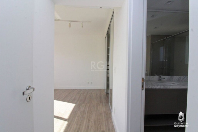 Imagem Imóvel com 4 Quartos à Venda, 159 m² em Menino Deus - Porto Alegre Imagem Imóvel com 4 Quartos à Venda, 159 m² em Menino Deus - Porto Alegre