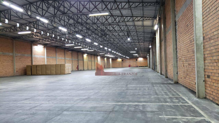 Galpão para Alugar, 4.600 m² em Quilômetro Doze - Itajaí