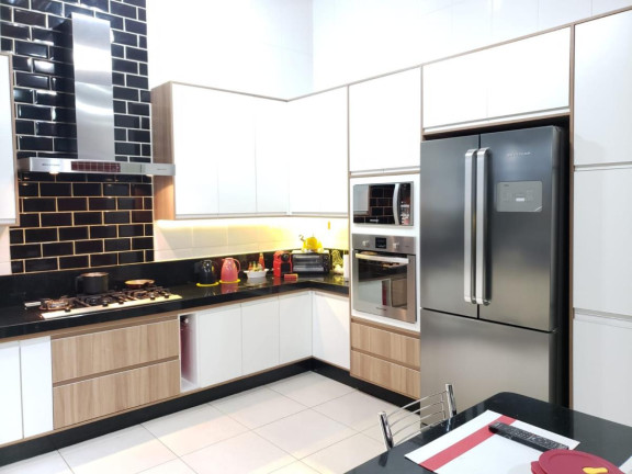 Imagem Casa com 3 Quartos à Venda, 600 m² Imagem Casa com 3 Quartos à Venda, 600 m²
