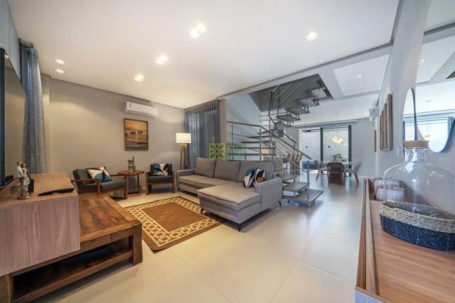 Imagem Casa com 3 Quartos à Venda, 159 m² em Canto Grande - Bombinhas Imagem Casa com 3 Quartos à Venda, 159 m² em Canto Grande - Bombinhas