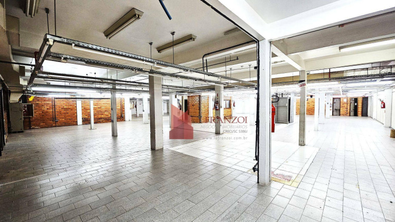 Galpão para Alugar, 1.100 m² em Centro - Itajaí