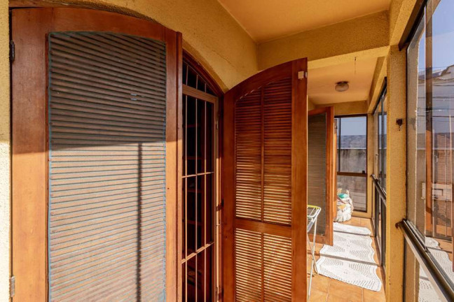 Imagem Casa com 3 Quartos à Venda,  em Medianeira - Porto Alegre