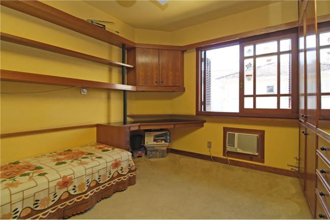 Imagem Casa com 5 Quartos à Venda, em Glória - Porto Alegre Imagem Casa com 5 Quartos à Venda, em Glória - Porto Alegre
