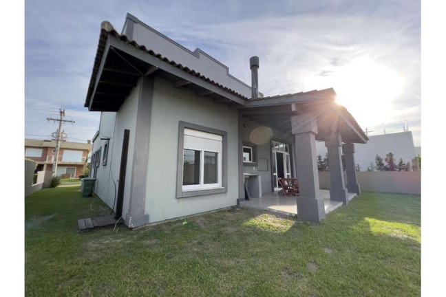 Imagem Casa com 4 Quartos à Venda, 267 m² em Centro - Xangri-lá