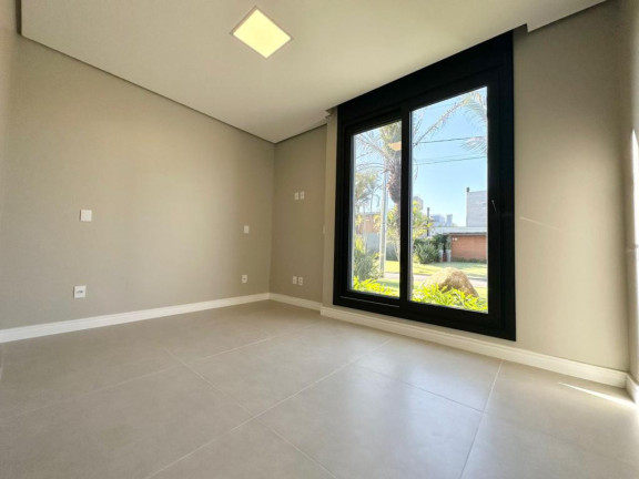 Imagem Casa com 4 Quartos à Venda, em -- - Capao Da Canoa Imagem Casa com 4 Quartos à Venda, em -- - Capao Da Canoa