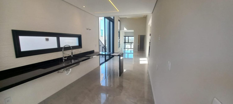 Imagem Imóvel com 4 Quartos à Venda, 200 m² Imagem Imóvel com 4 Quartos à Venda, 200 m²