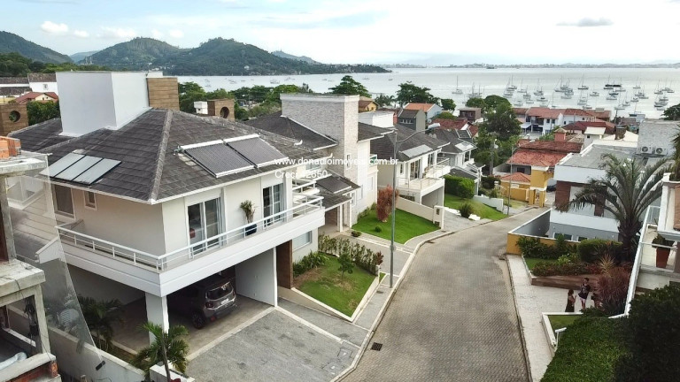 Imagem Casa com 4 Quartos à Venda, 301 m² em Santo Antônio De Lisboa - Florianópolis Imagem Casa com 4 Quartos à Venda, 301 m² em Santo Antônio De Lisboa - Florianópolis