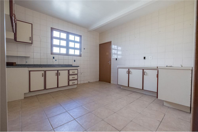 Imagem Casa com 6 Quartos à Venda, em Córrego Grande - Florianópolis Imagem Casa com 6 Quartos à Venda, em Córrego Grande - Florianópolis