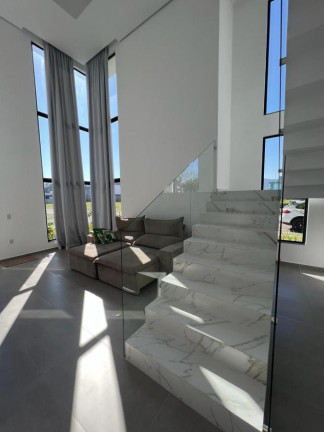 Imagem Casa com 4 Quartos à Venda, em São João Do Rio Vermelho - Florianópolis Imagem Casa com 4 Quartos à Venda, em São João Do Rio Vermelho - Florianópolis
