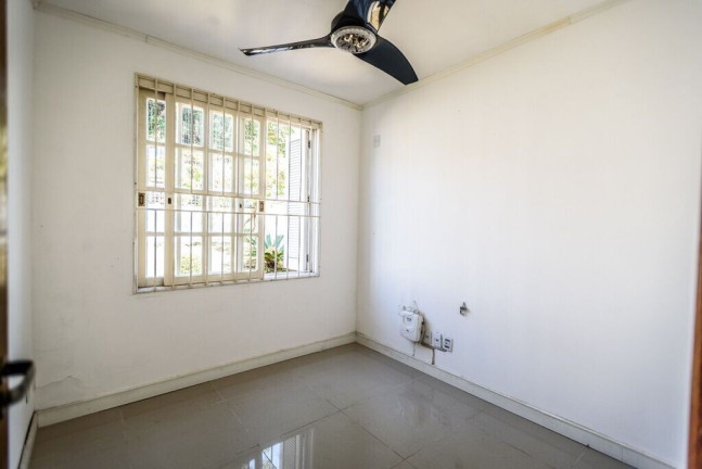 Imagem Casa com 4 Quartos à Venda, 225 m² em Tristeza - Porto Alegre Imagem Casa com 4 Quartos à Venda, 225 m² em Tristeza - Porto Alegre
