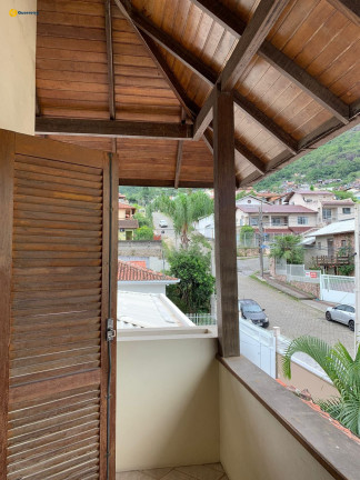 Imagem Casa com 3 Quartos à Venda, 318 m² em Trindade - Florianópolis Imagem Casa com 3 Quartos à Venda, 318 m² em Trindade - Florianópolis