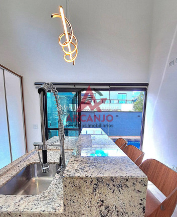 Imagem Casa com 3 Quartos à Venda, 263 m² em Atibaia