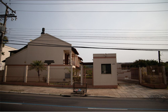 Imagem Casa com 3 Quartos à Venda, em Cavalhada - Porto Alegre Imagem Casa com 3 Quartos à Venda, em Cavalhada - Porto Alegre
