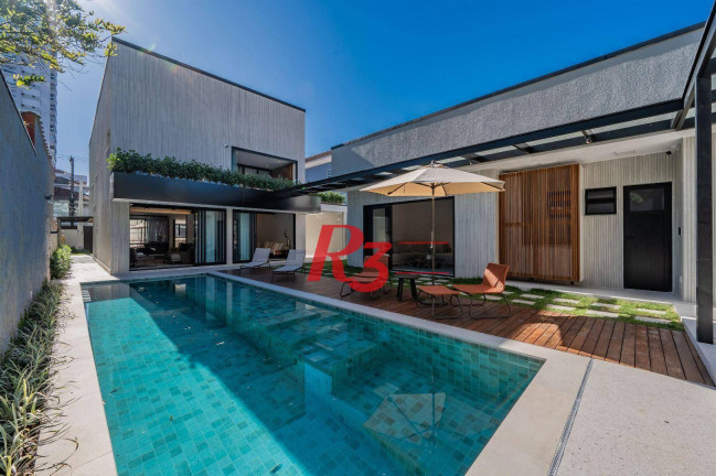 Casa com 4 Quartos à Venda, 350 m² em Embaré - Santos