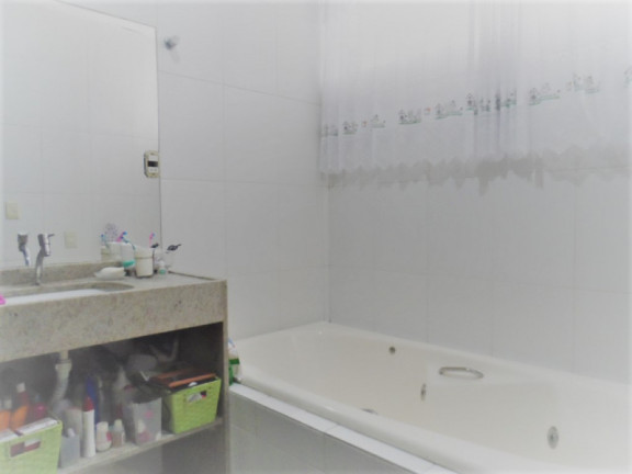 Imagem Casa com 5 Quartos à Venda, 220 m² Imagem Casa com 5 Quartos à Venda, 220 m²