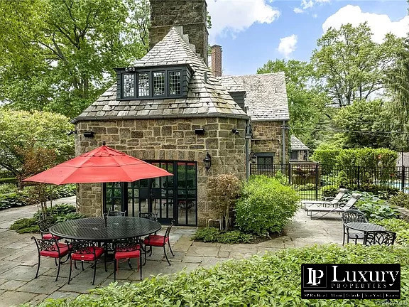 Imagem Casa com 5 Quartos à Venda, em Bronxville - New York City Imagem Casa com 5 Quartos à Venda, em Bronxville - New York City