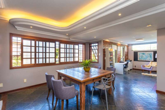 Imagem Casa com 4 Quartos à Venda, 351 m² em Nonoai - Porto Alegre Imagem Casa com 4 Quartos à Venda, 351 m² em Nonoai - Porto Alegre