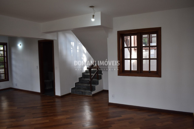 Imagem Casa com 4 Quartos à Venda, 190 m² em Região Do Alto Do Capivari - Campos Do Jordão Imagem Casa com 4 Quartos à Venda, 190 m² em Região Do Alto Do Capivari - Campos Do Jordão