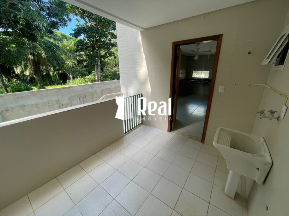 Imagem Casa com 4 Quartos à Venda, 550 m² em Busca Vida - Camaçari