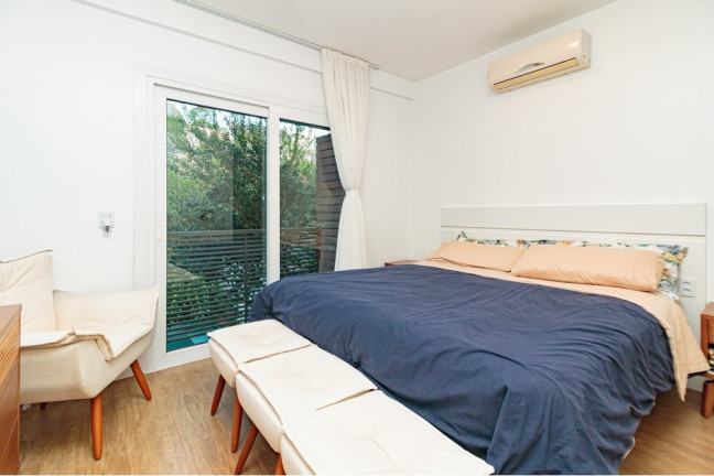 Imagem Casa com 4 Quartos à Venda, 311 m² em Chácara Das Pedras - Porto Alegre Imagem Casa com 4 Quartos à Venda, 311 m² em Chácara Das Pedras - Porto Alegre